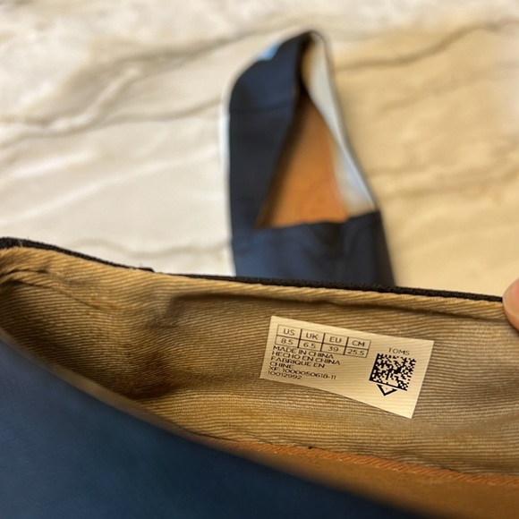 Tom’s Flat Black Shoes - Picture 14 of 14